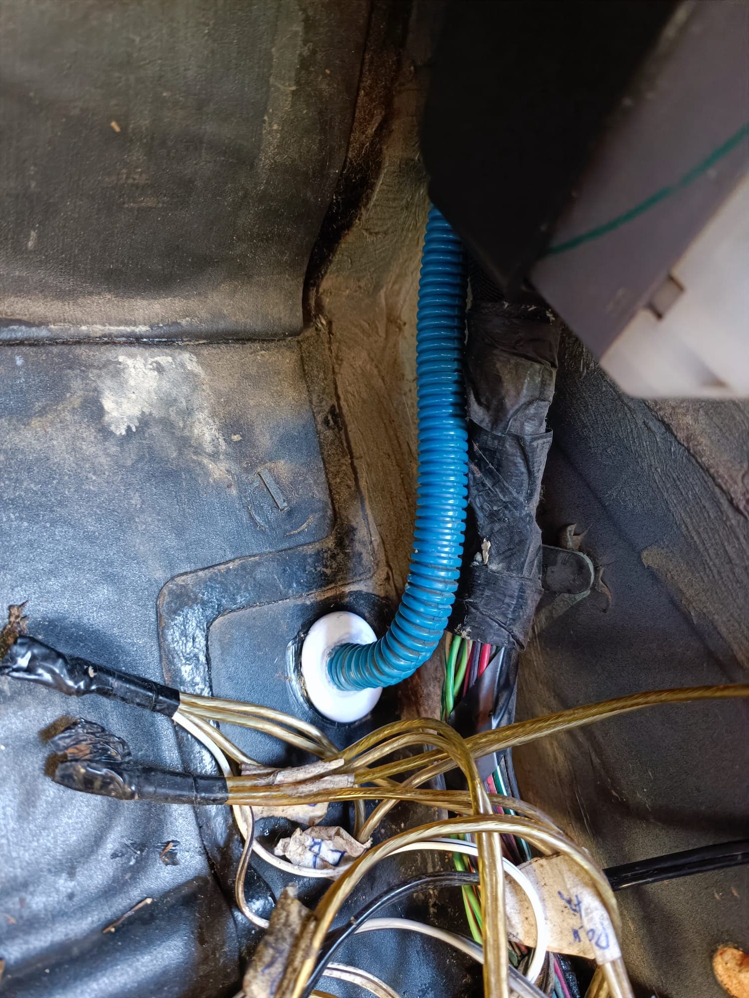 Sunroof Floor-Drain Plug